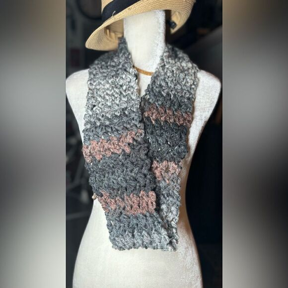40” NEW Infinity Crochet Gray Color Blends Winter Wrap Scarf - Picture 1 of 3